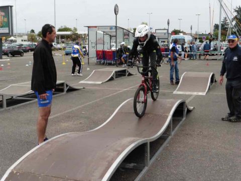 La journée découverte du BMX organisée samedi sur le parking du centre commercial des Sept Chemins par le Vélo Club a attiré une centaine de jeunes dont certains déjà très habiles