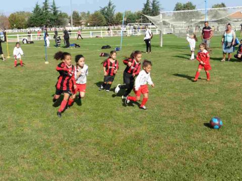 Les jeunes pousses vaudaises (en rouge) contre le FC Lyon