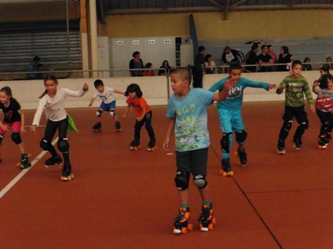 Le ROC a ouvert samedi après-midi ses portes du gymnase Croizat au grand public. Une quarantaine ont ainsi pu connaitre et s'initier au patinage avant un jour de porter les couleurs du club !