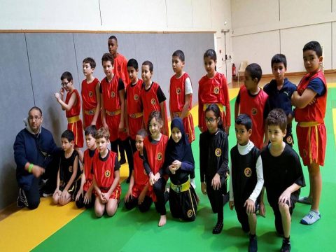 Un groupe d'enfants compétiteurs du club 