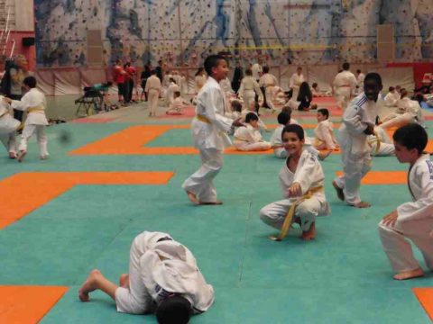 Les jeunes judokas vaudais à l'échauffementi